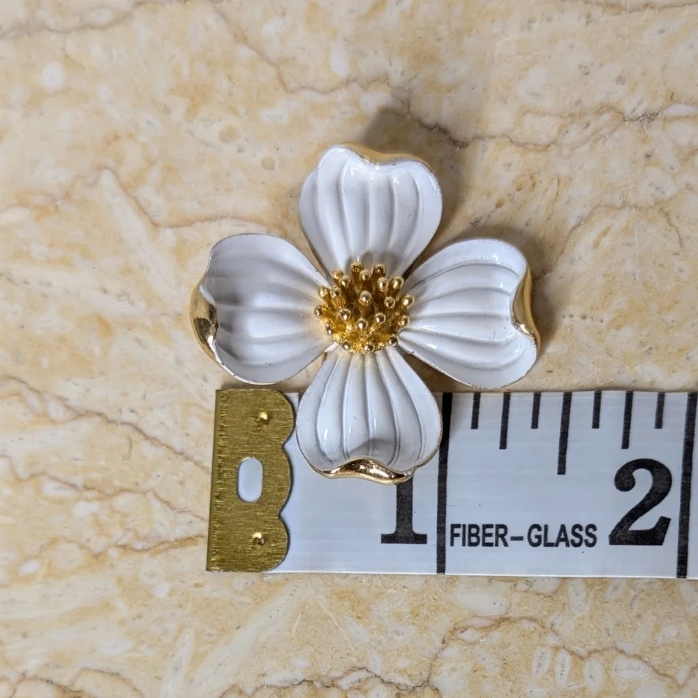 Vintage Trifari Gold Tone White Enamel Dogwood Flower Brooch Pin Costume Jewelry